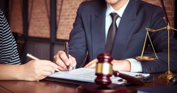 when to contact a lawyer after a car accident